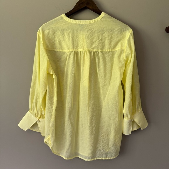 EXPRESS GATHERED SLEEVE HALF BUTTON UP SHIRT BLOUSE PASTEL YELLOW SIZE EUC - Picture 3 of 5